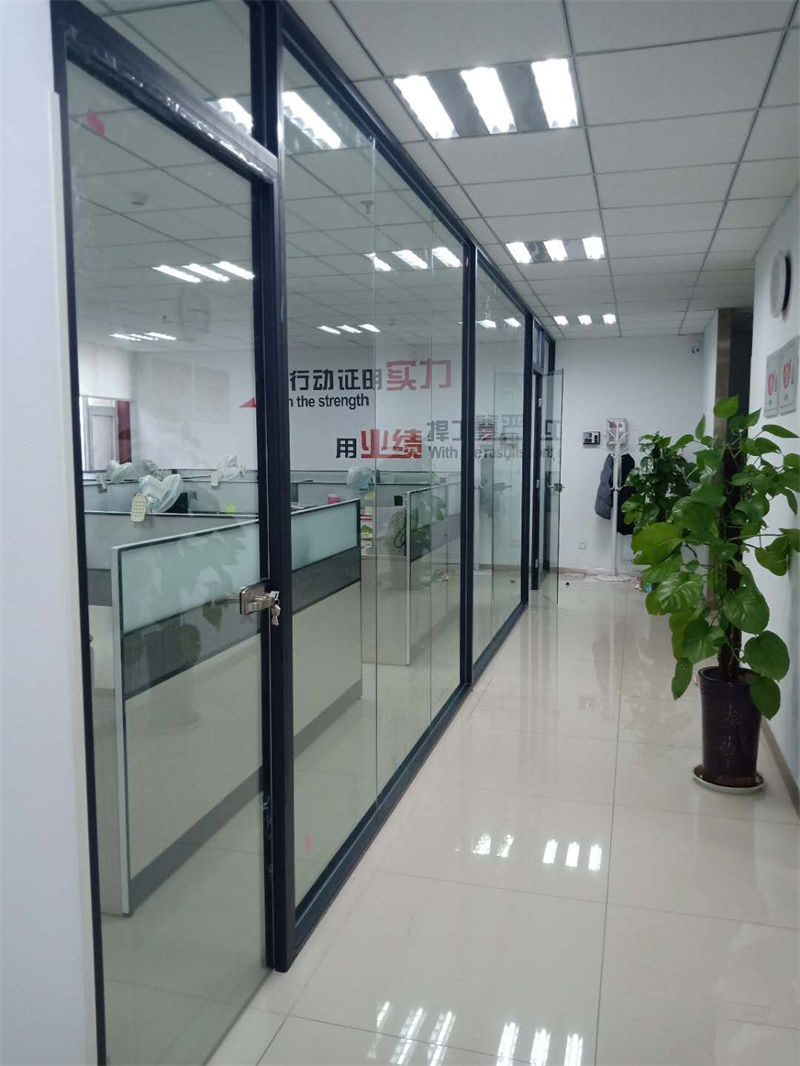 辦公室玻璃隔斷使用壽命會受什么影響？