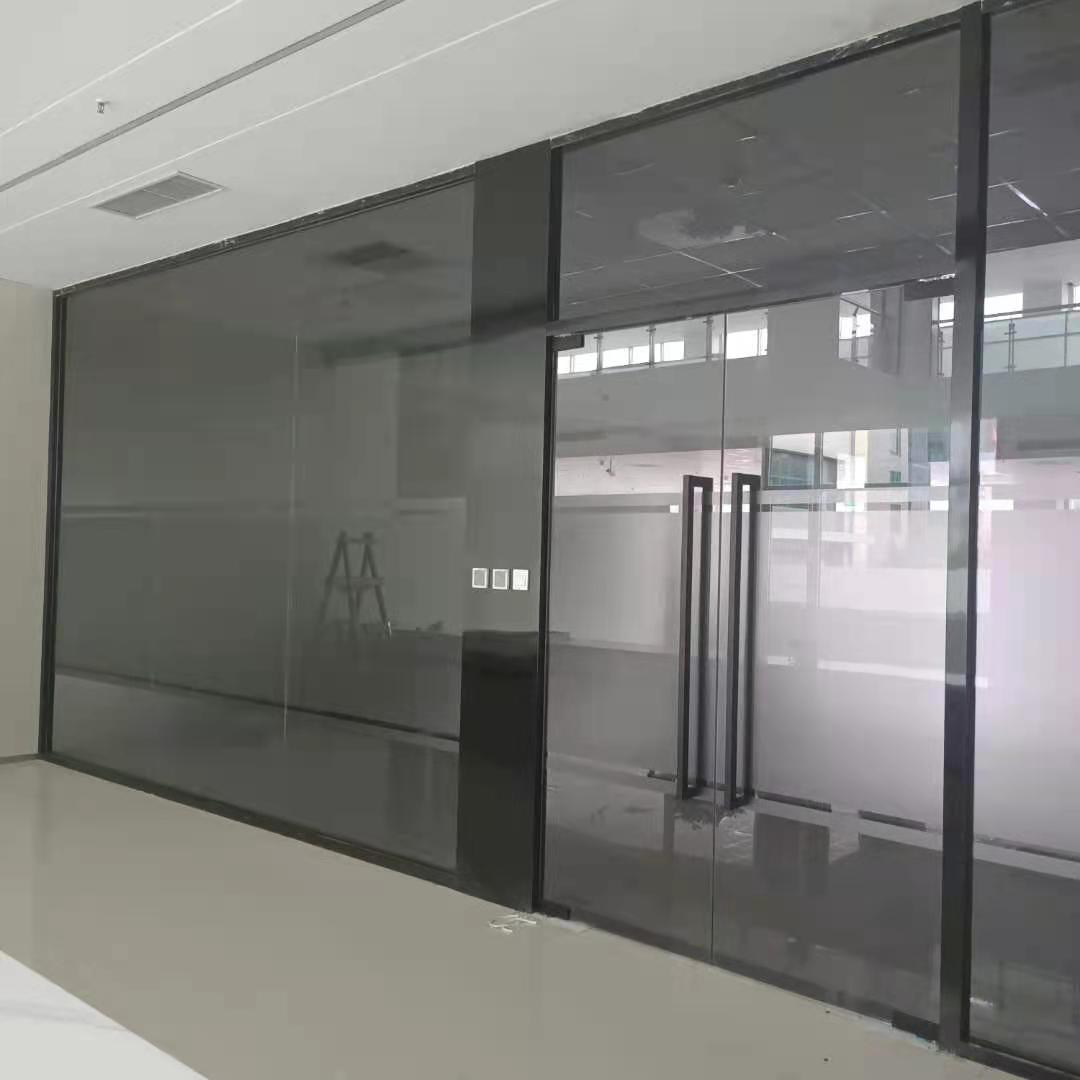 玻璃門爆裂是由什么引起的呢？